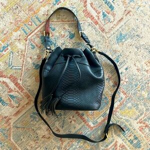 Gigi New York Cassie Bucket Bag